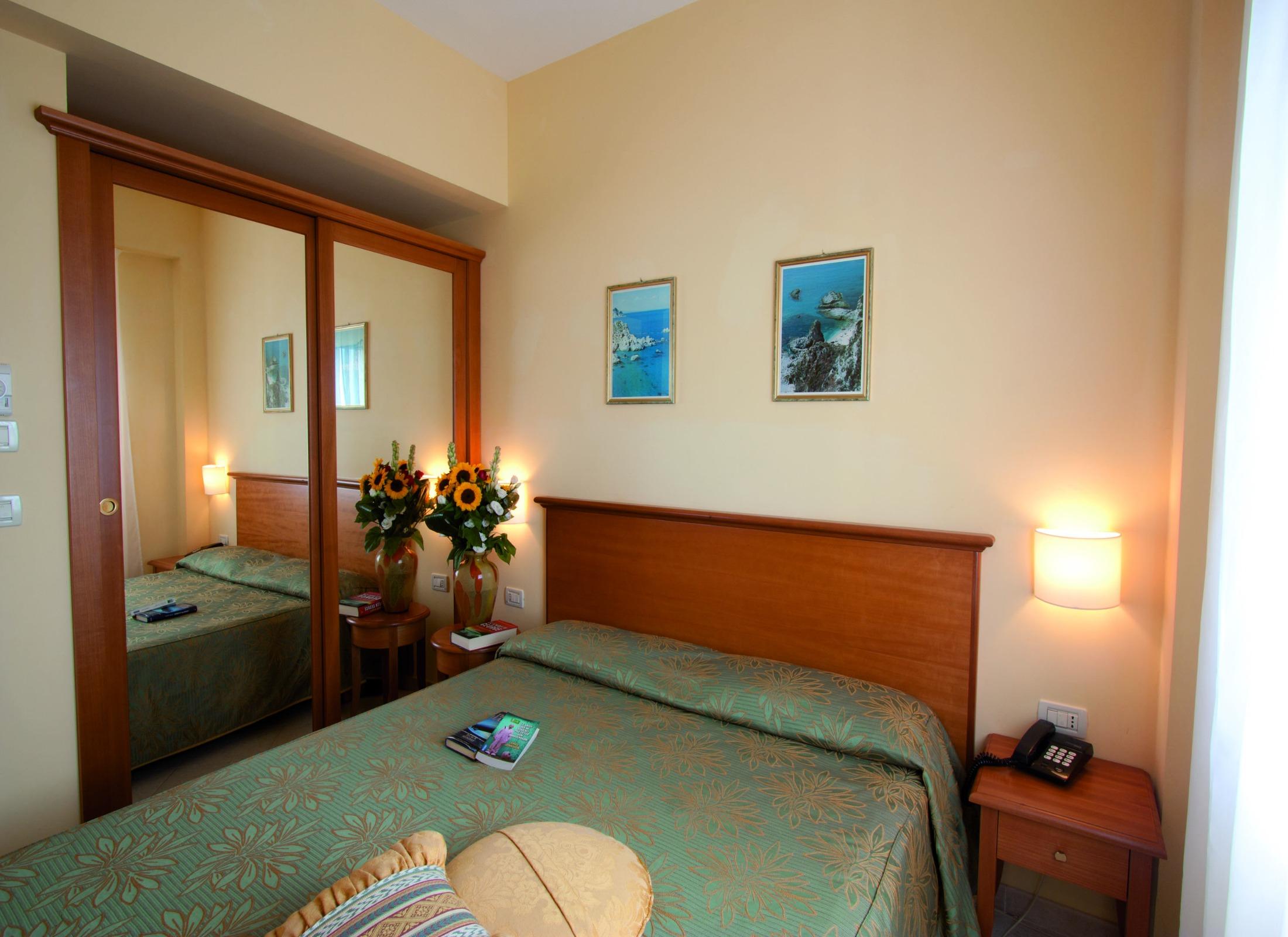 Hotel Tirreno Parghelia Exterior photo