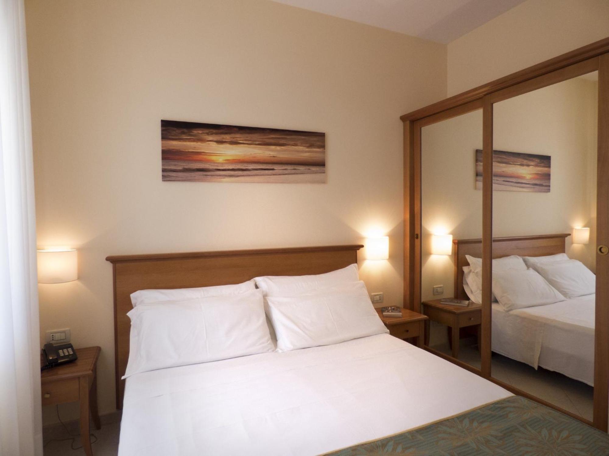 Hotel Tirreno Parghelia Exterior photo