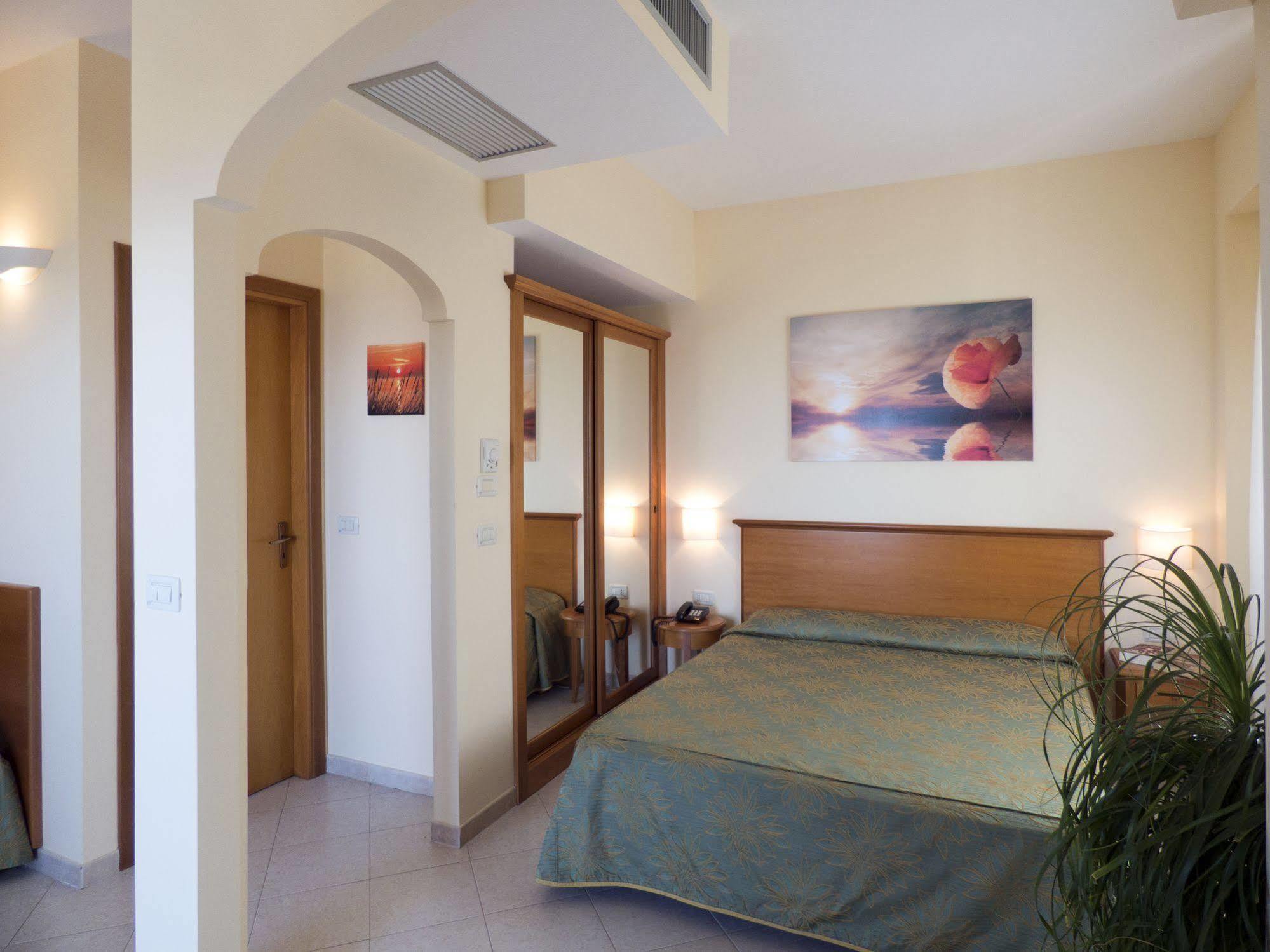 Hotel Tirreno Parghelia Exterior photo