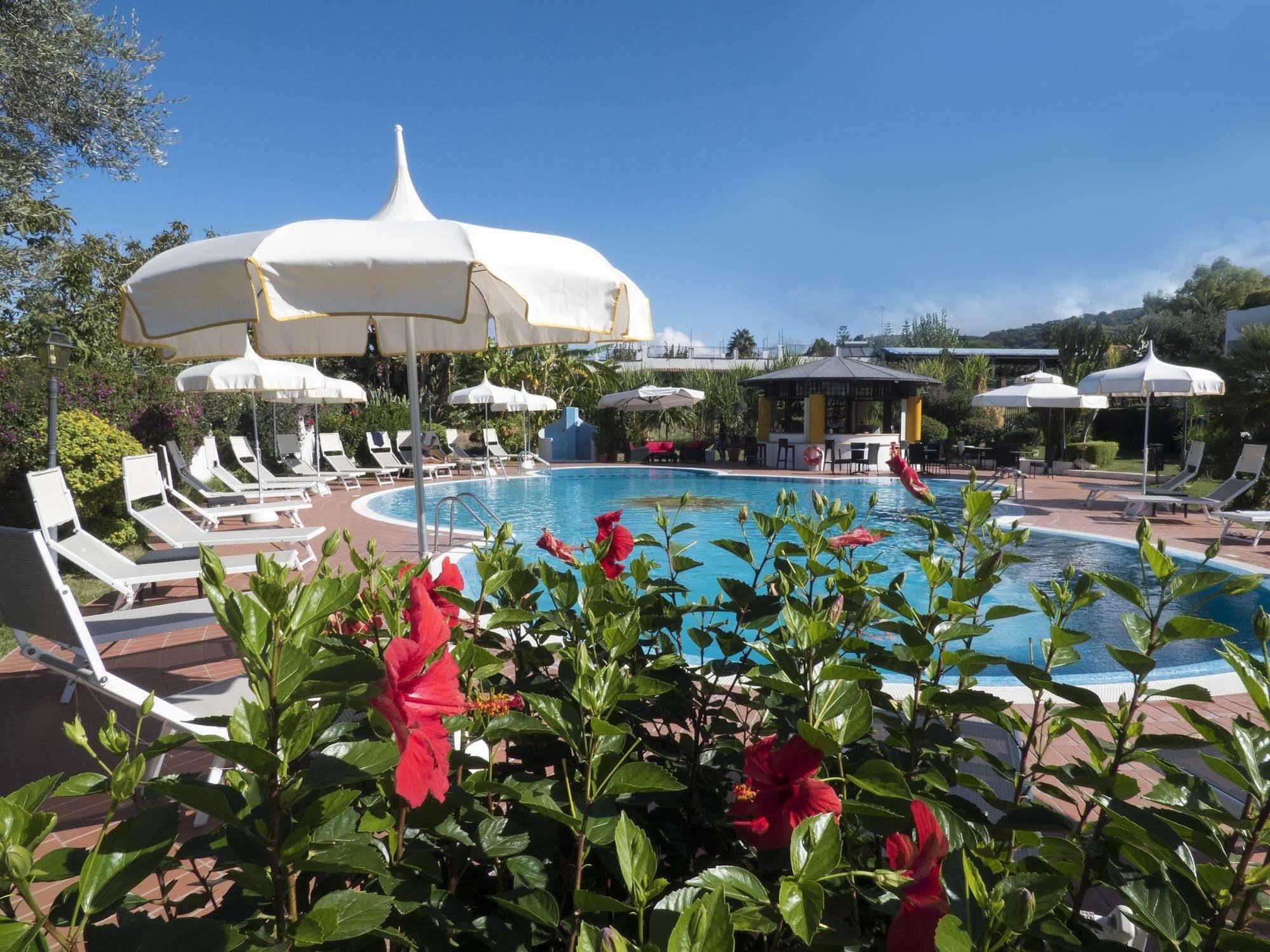Hotel Tirreno Parghelia Exterior photo