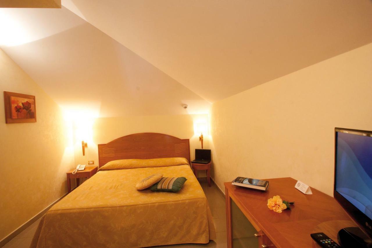 Hotel Tirreno Parghelia Exterior photo