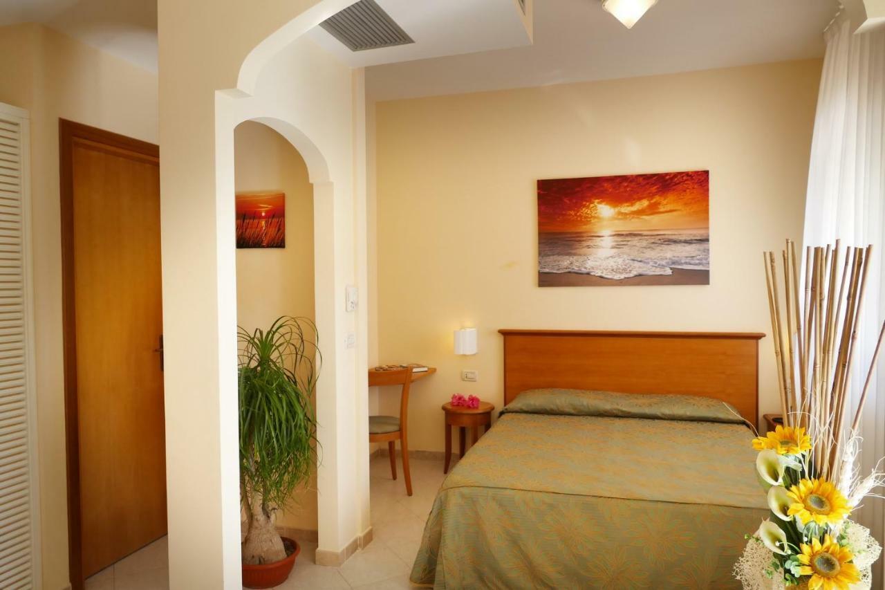 Hotel Tirreno Parghelia Exterior photo