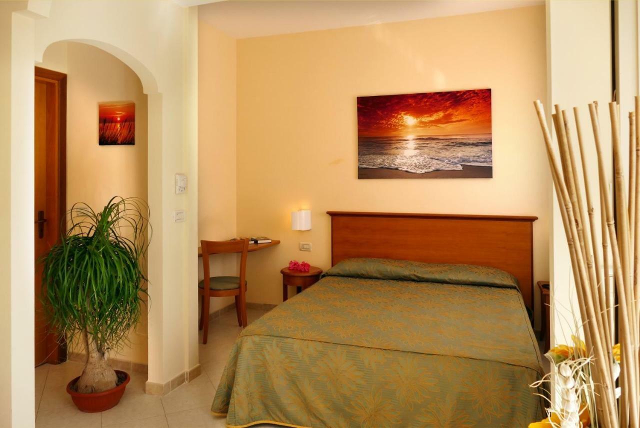 Hotel Tirreno Parghelia Exterior photo